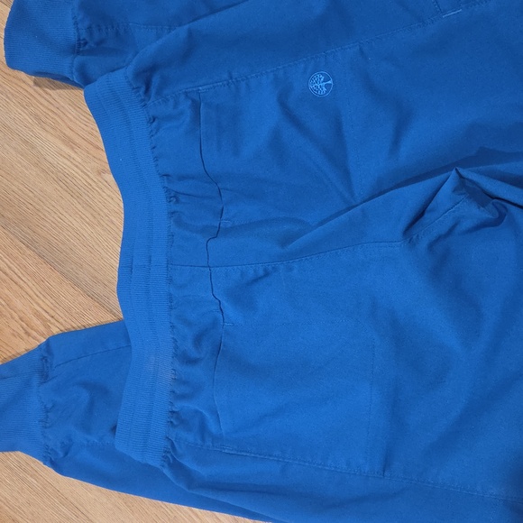 Healing Hands Blue Scrub Set M Top S Bottoms - Picture 8 of 8